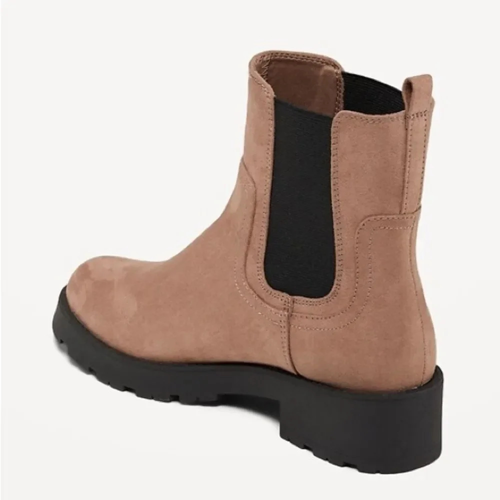 OLD NAVY Faux Leather Chelsea Boots in Taupe‎ - Picture 3 of 11